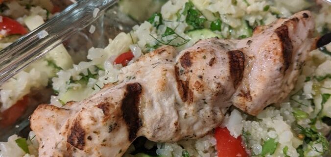 Cauliflower tabbouleh salad with grilled chicken